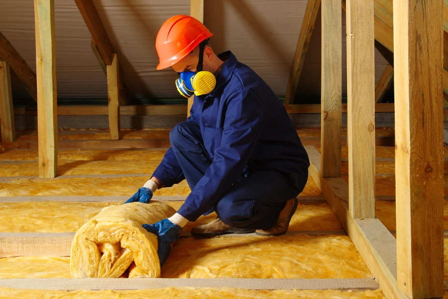 low-income-home-and-housing-insulation-install